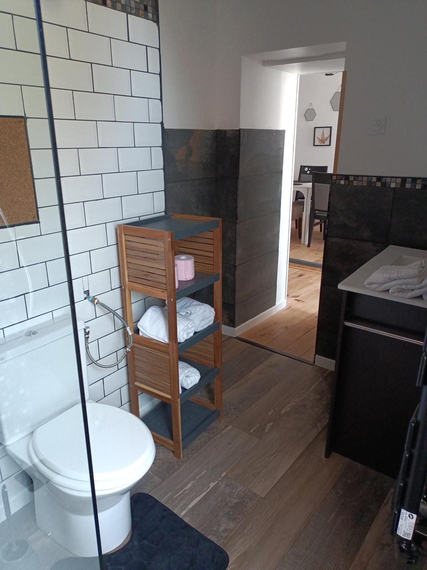 Les 2 Tours Hotel Chenay  Екстериор снимка