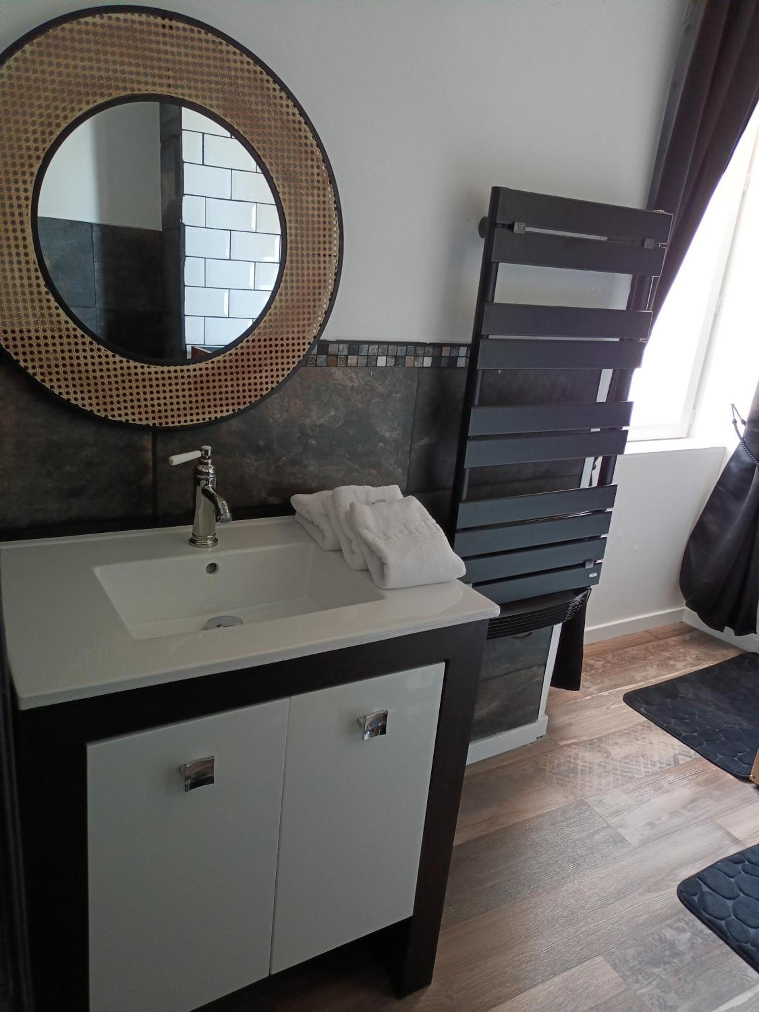 Les 2 Tours Hotel Chenay  Екстериор снимка